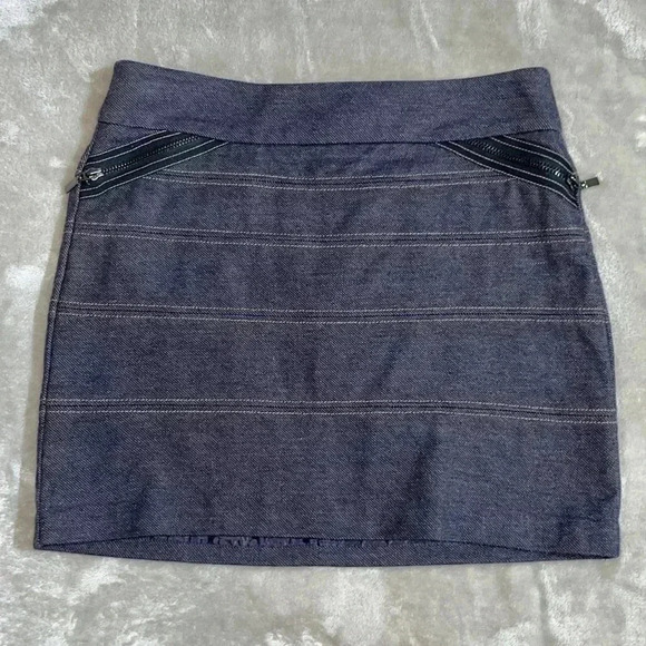 BCBGeneration Stretch Denim Mini Skirt Size 4 - Picture 3 of 10